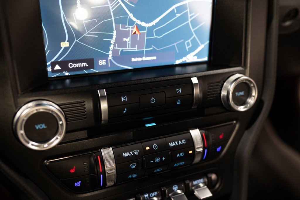 Mustang Orange 2019 Interieur 30