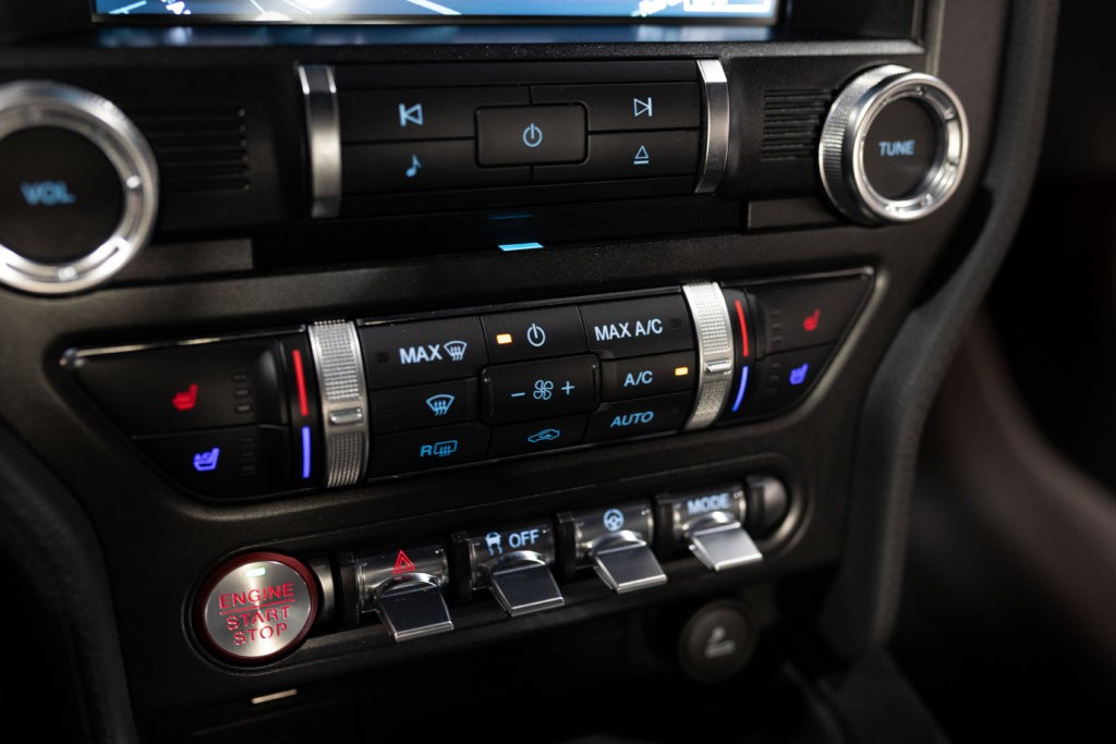 Mustang Orange 2019 Interieur 31