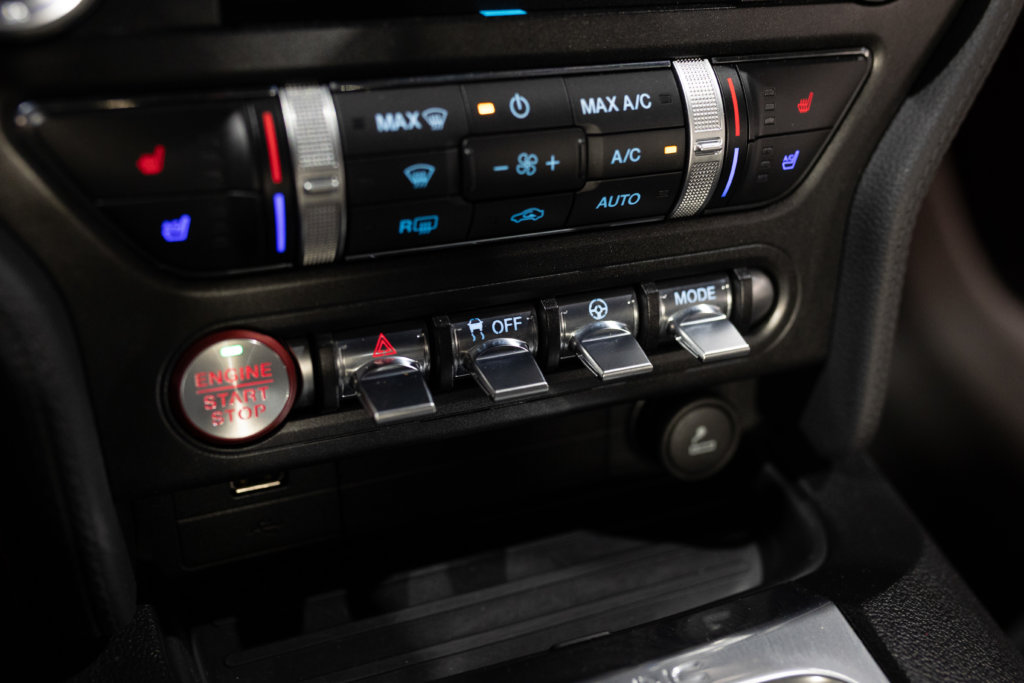 Mustang Orange 2019 Interieur 32