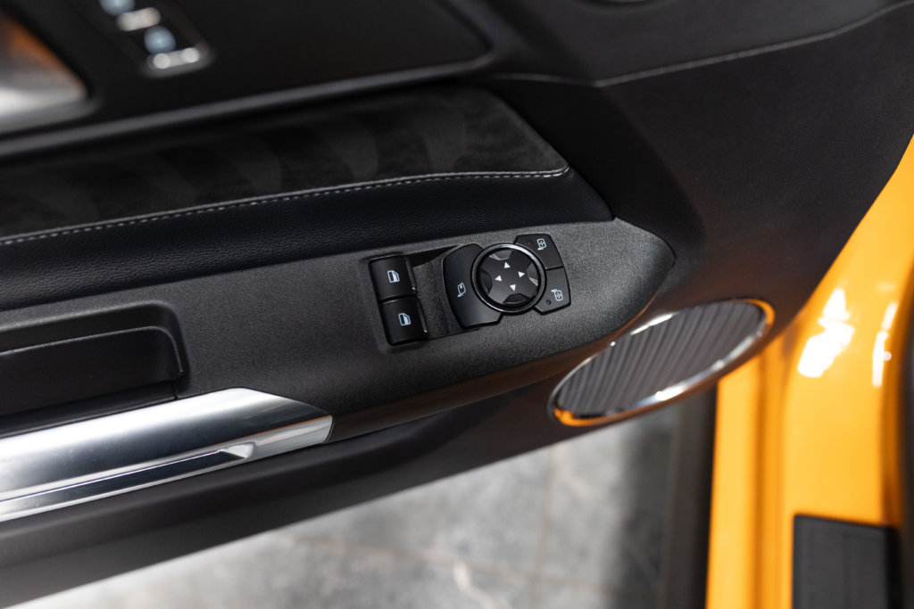 Mustang Orange 2019 Interieur 4