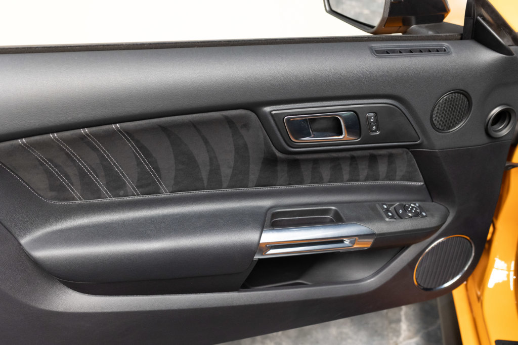 Mustang Orange 2019 Interieur 5