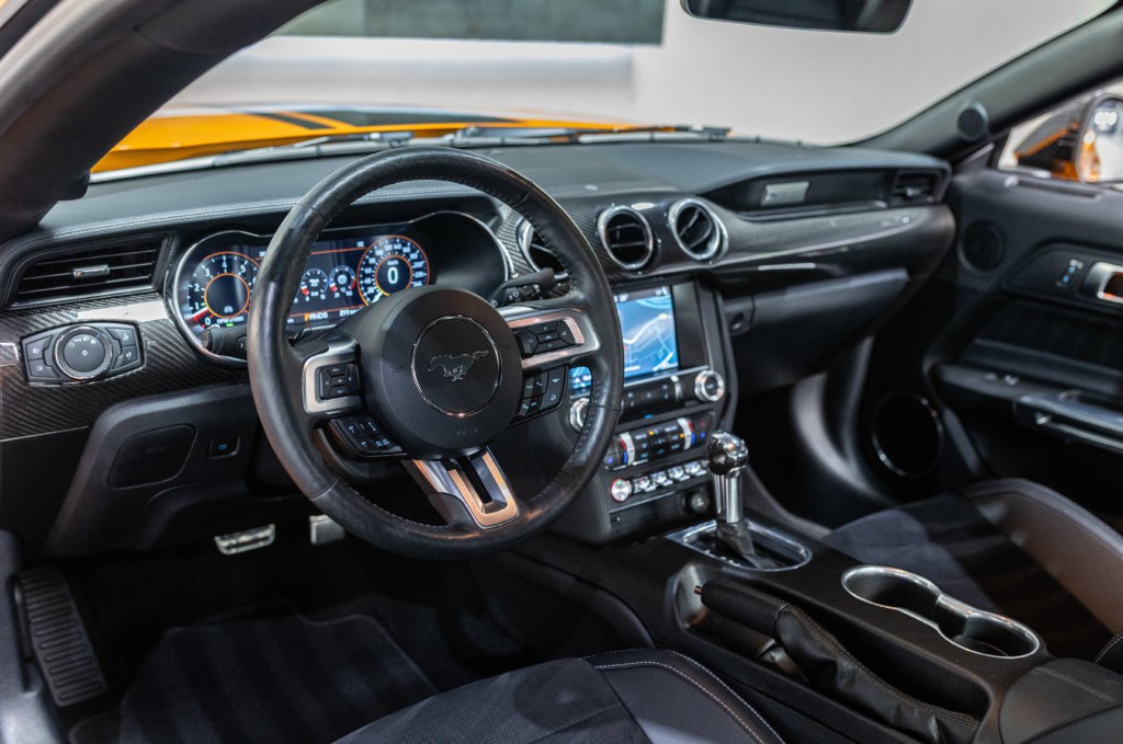 Mustang Orange 2019 Interieur 6