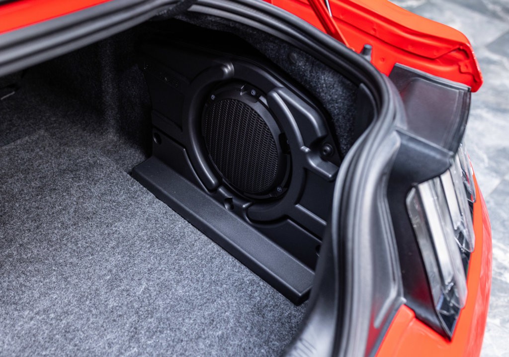 Mustang Rouge Black Shadow Coffre 2