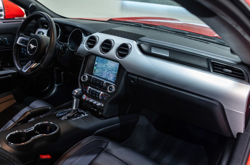 Mustang Rouge Black Shadow Interieur 10