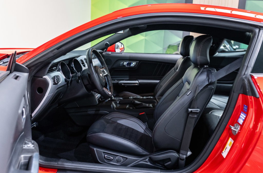 Mustang Rouge Black Shadow Interieur