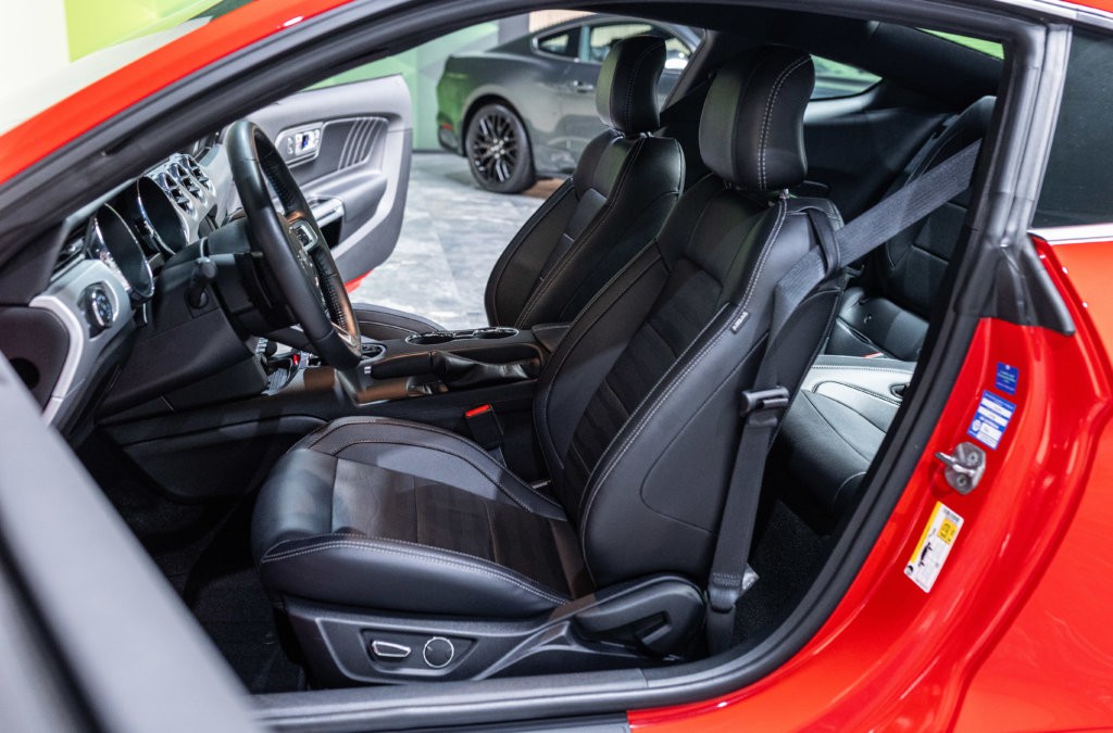 Mustang Rouge Black Shadow Interieur 14