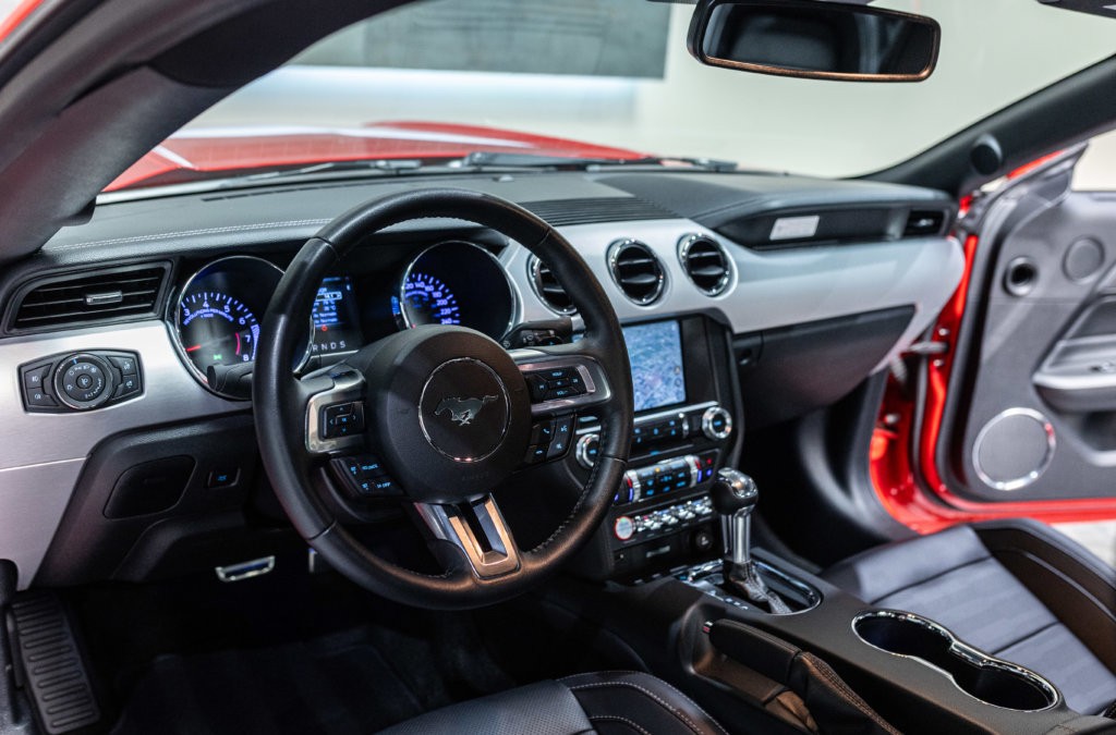 Mustang Rouge Black Shadow Interieur 15