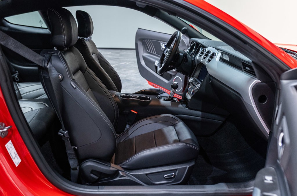 Mustang Rouge Black Shadow Interieur 16