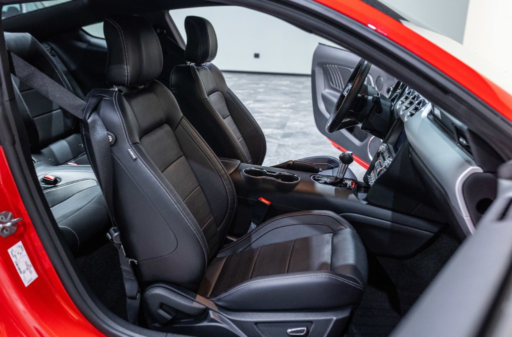 Mustang Rouge Black Shadow Interieur 17