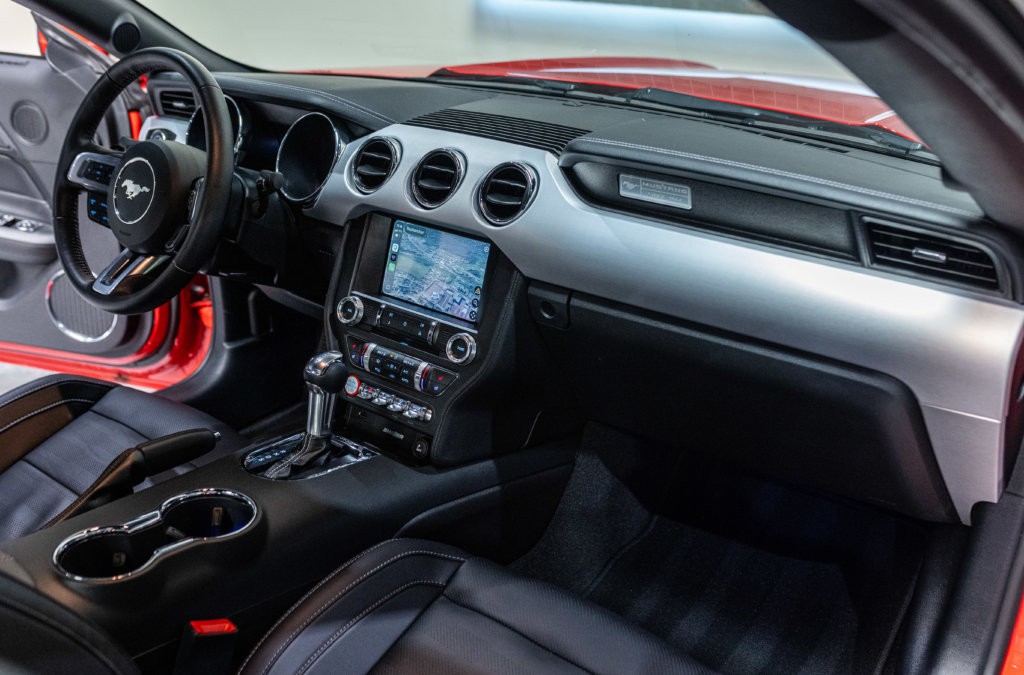 Mustang Rouge Black Shadow Interieur 18