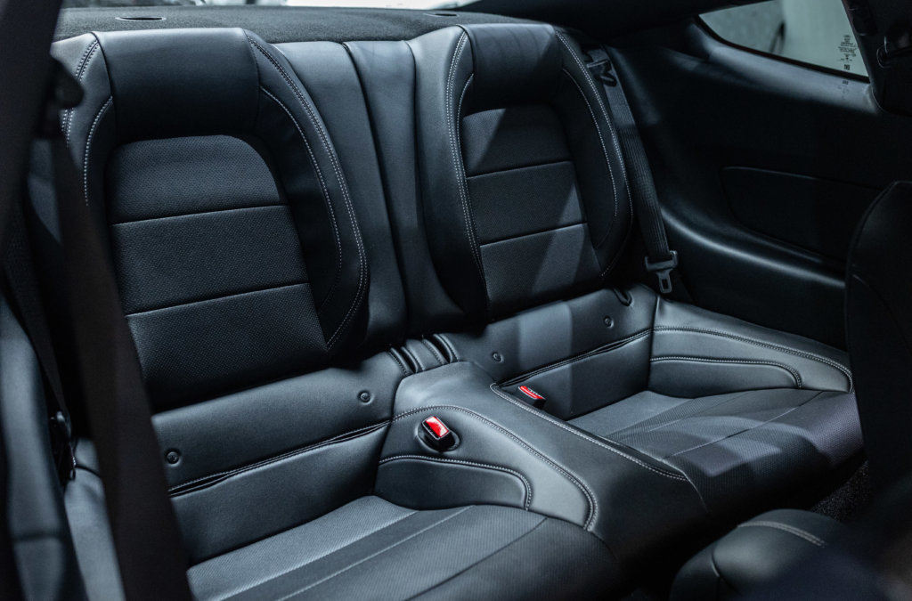 Mustang Rouge Black Shadow Interieur 19