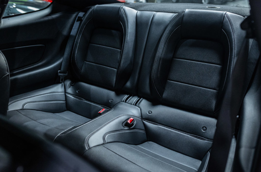 Mustang Rouge Black Shadow Interieur 20