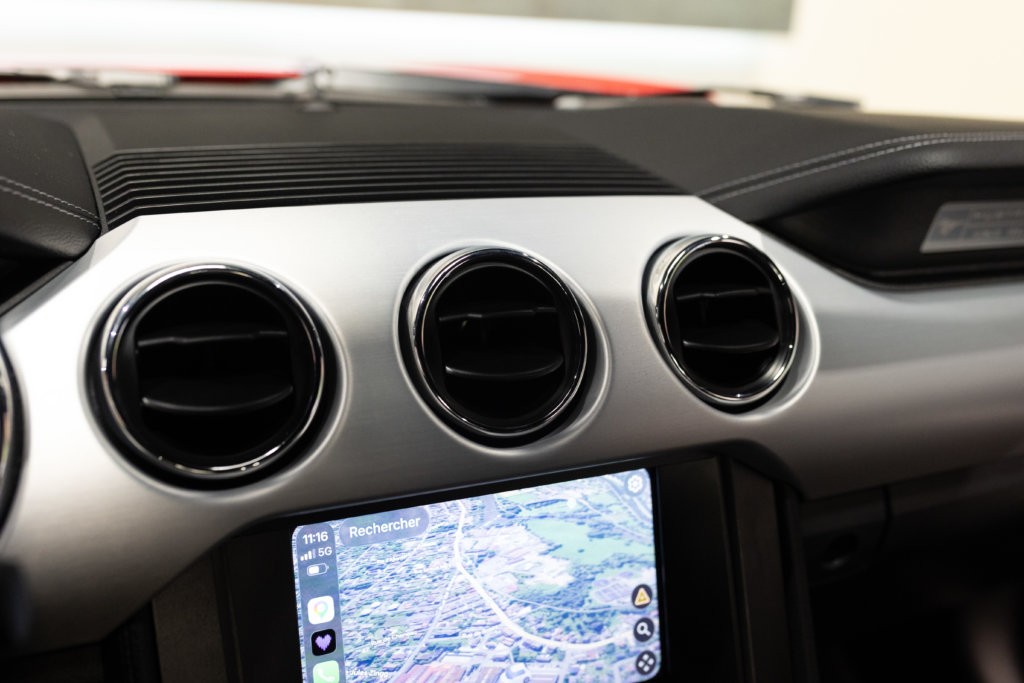 Mustang Rouge Black Shadow Interieur 24