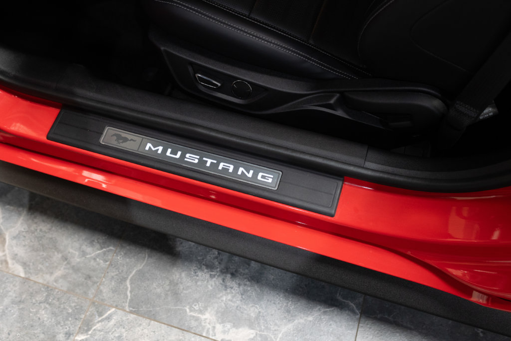 Mustang Rouge Black Shadow Interieur 3