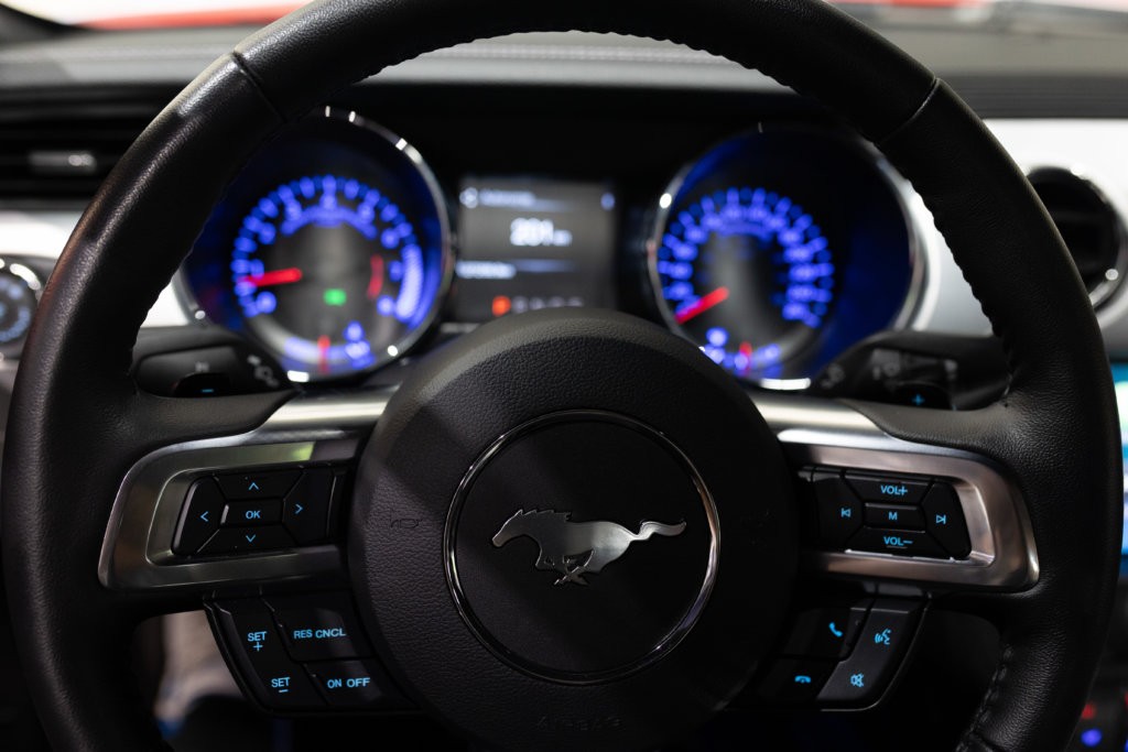 Mustang Rouge Black Shadow Interieur 38