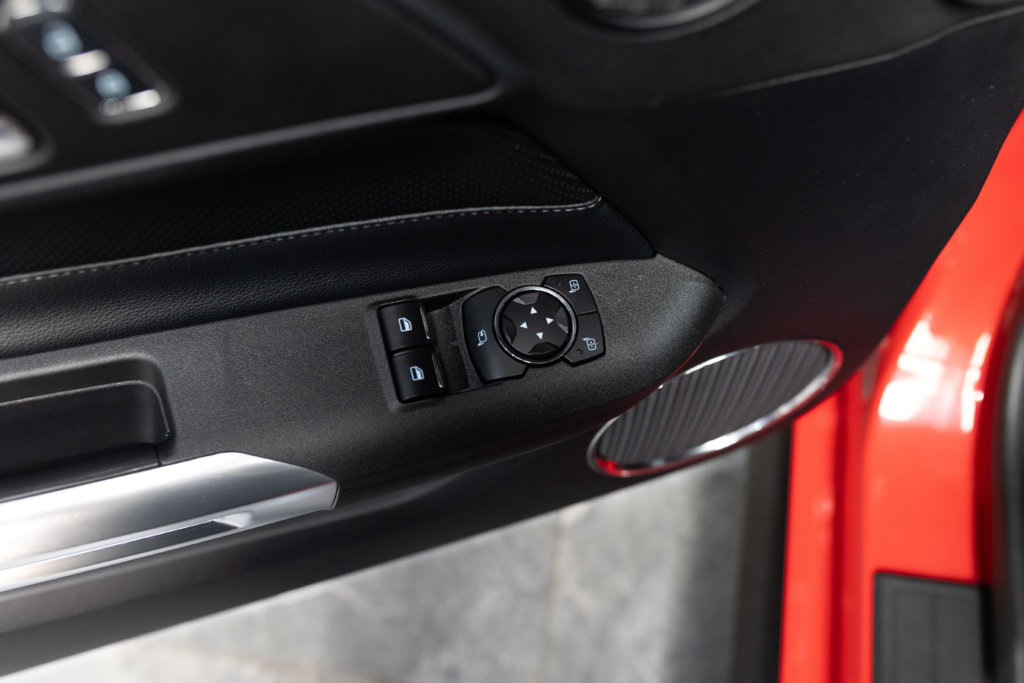 Mustang Rouge Black Shadow Interieur 4