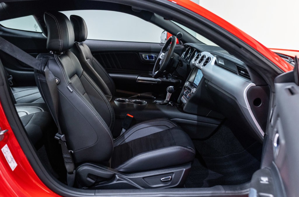 Mustang Rouge Black Shadow Interieur 7