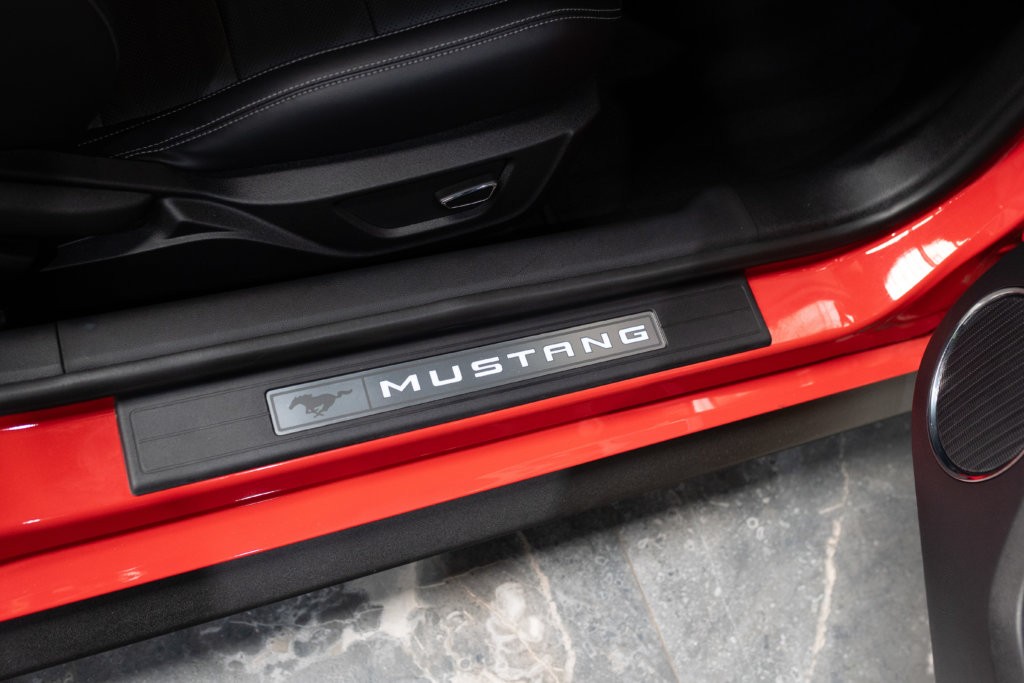 Mustang Rouge Black Shadow Interieur 9