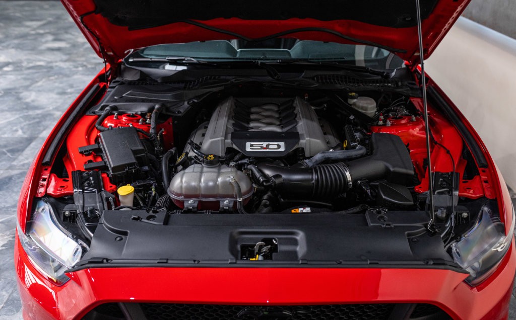 Mustang Rouge Black Shadow Moteur 2