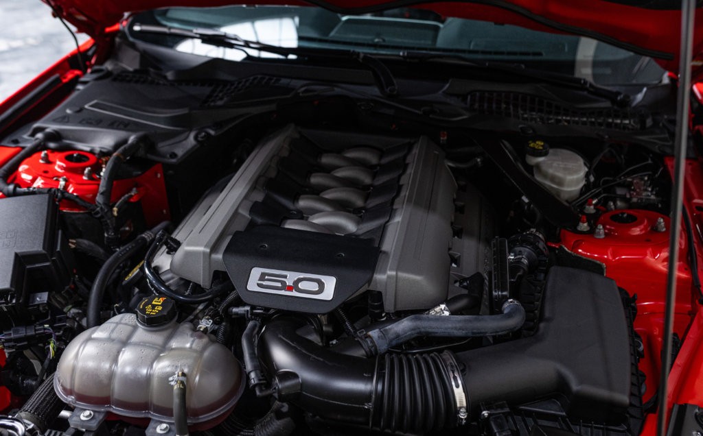 Mustang Rouge Black Shadow Moteur 3