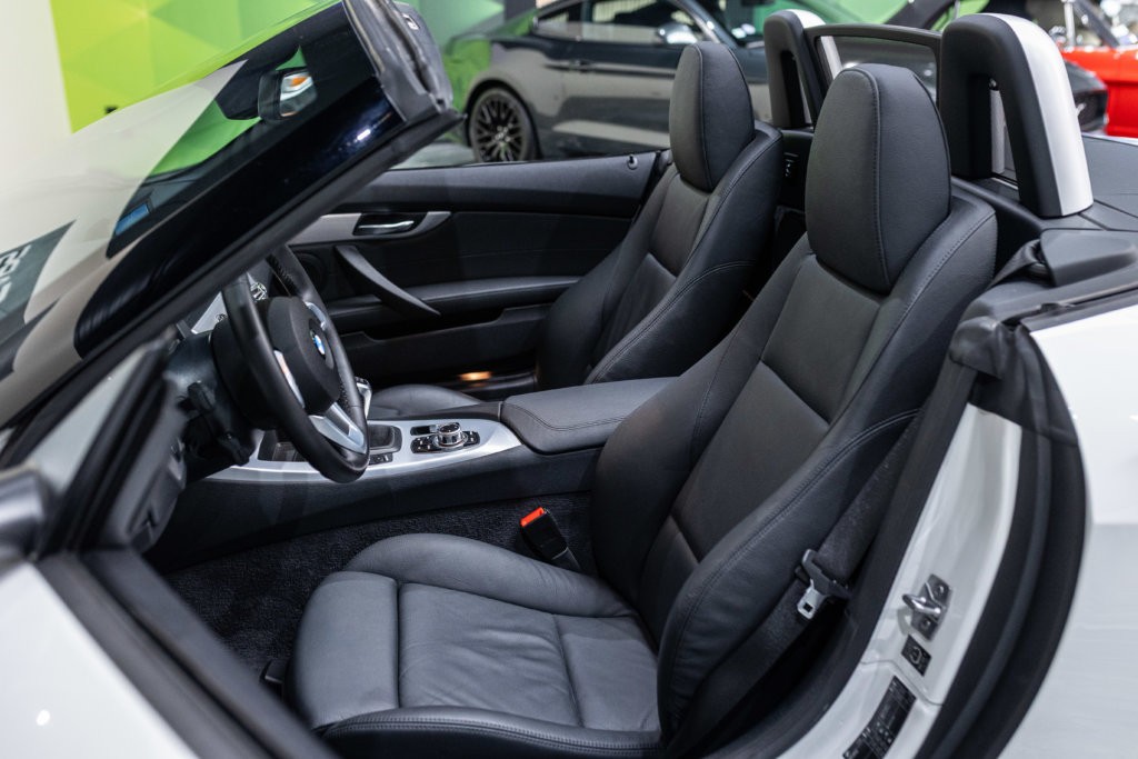 Z4 Blanche 23i Interieur 2