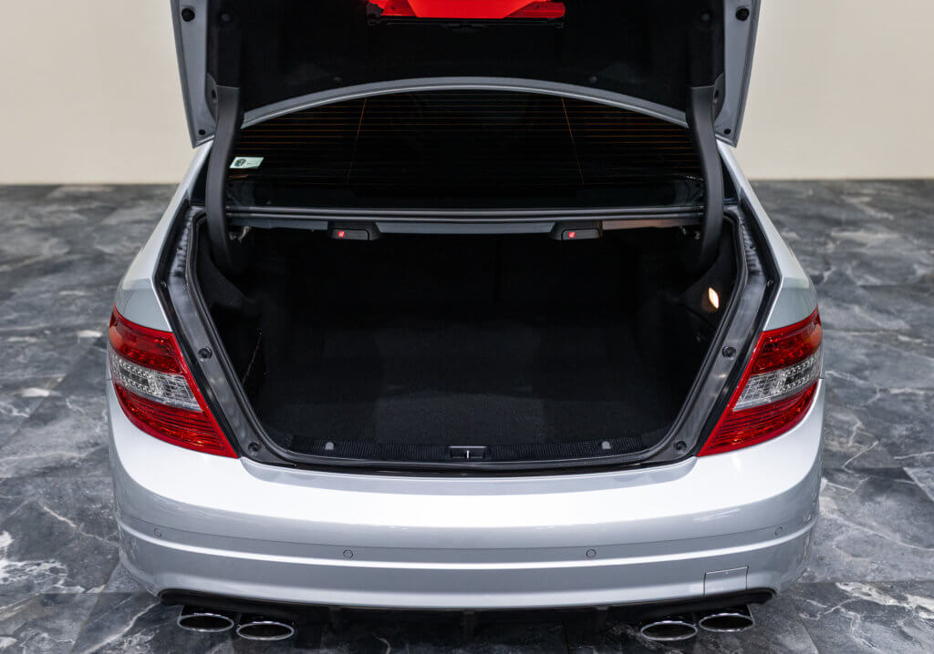 C63 Grise Japon 2 Coffre
