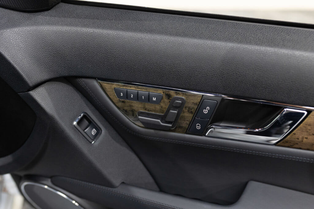 C63 Grise Japon 2 Interieur 10