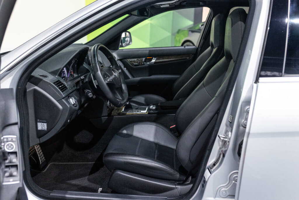 C63 Grise Japon 2 Interieur