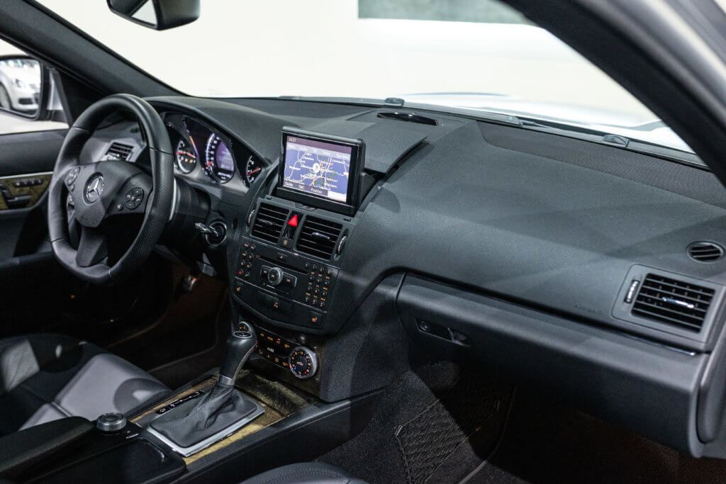 C63 Grise Japon 2 Interieur 11