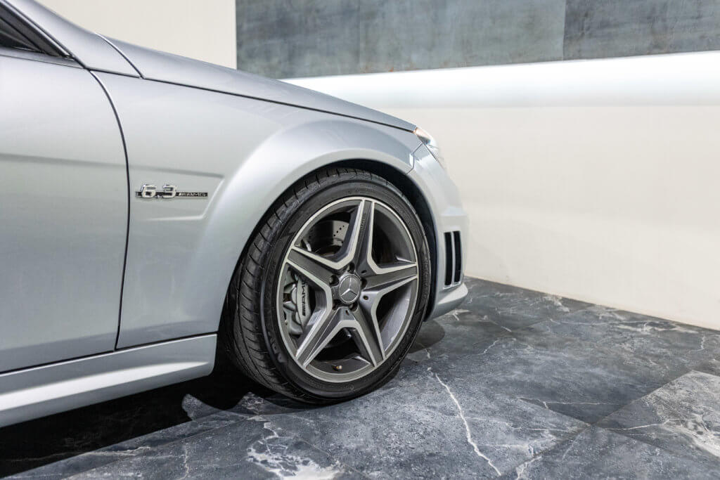 C63 Grise Japon 2 Interieur 12