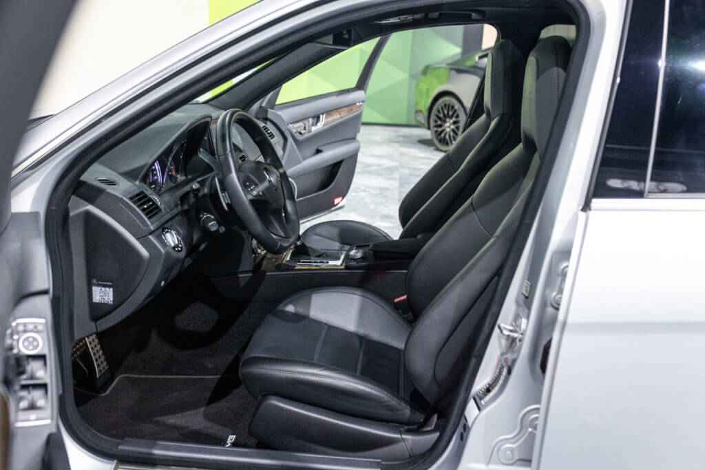 C63 Grise Japon 2 Interieur 14