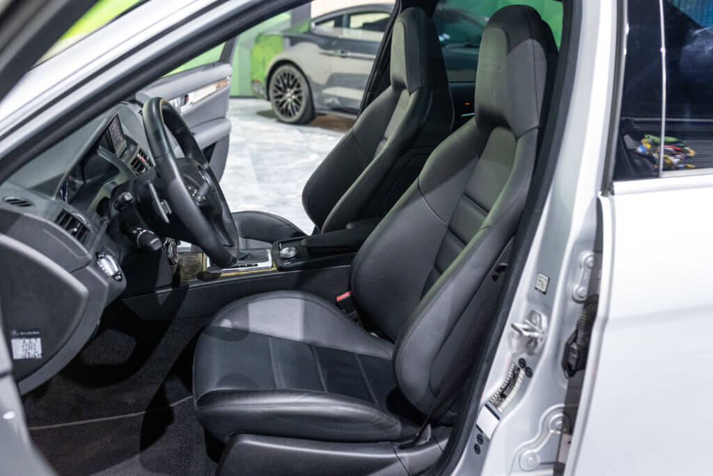 C63 Grise Japon 2 Interieur 15