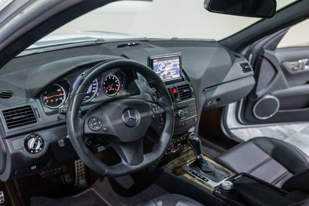 C63 Grise Japon 2 Interieur 16