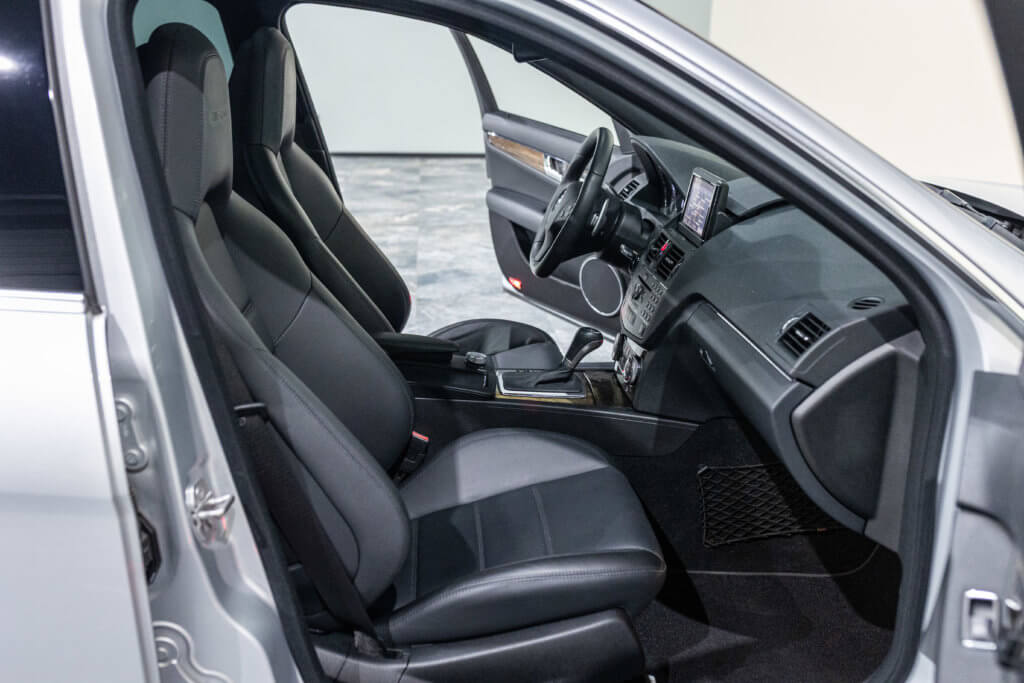C63 Grise Japon 2 Interieur 17