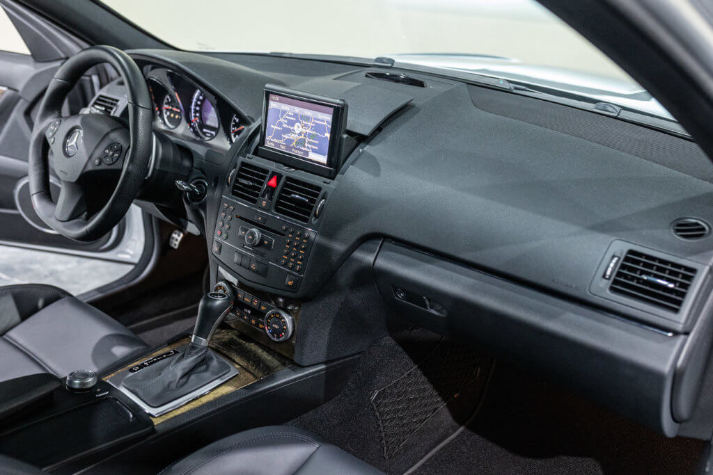 C63 Grise Japon 2 Interieur 19