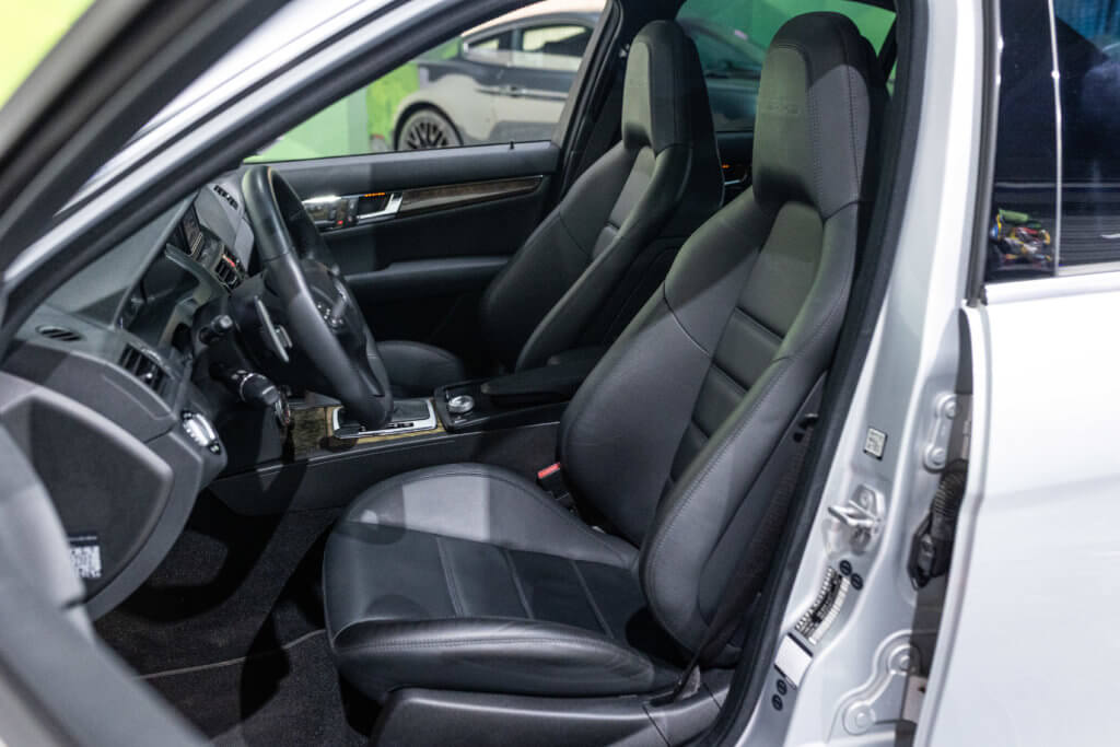 C63 Grise Japon 2 Interieur 2