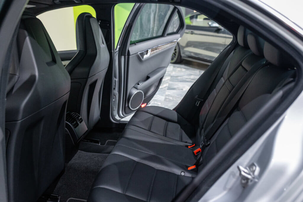 C63 Grise Japon 2 Interieur 26
