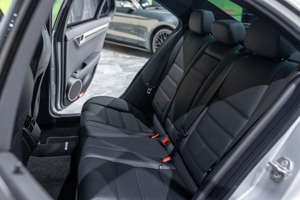 C63 Grise Japon 2 Interieur 27
