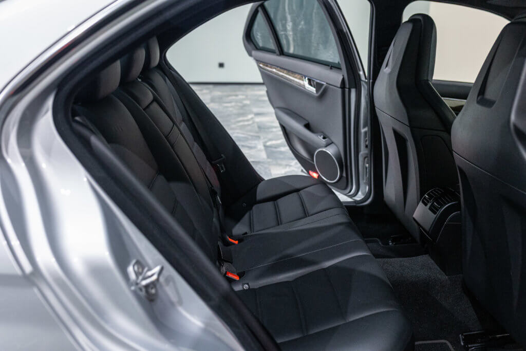 C63 Grise Japon 2 Interieur 28