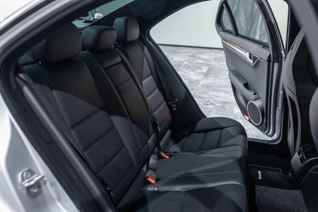 C63 Grise Japon 2 Interieur 29