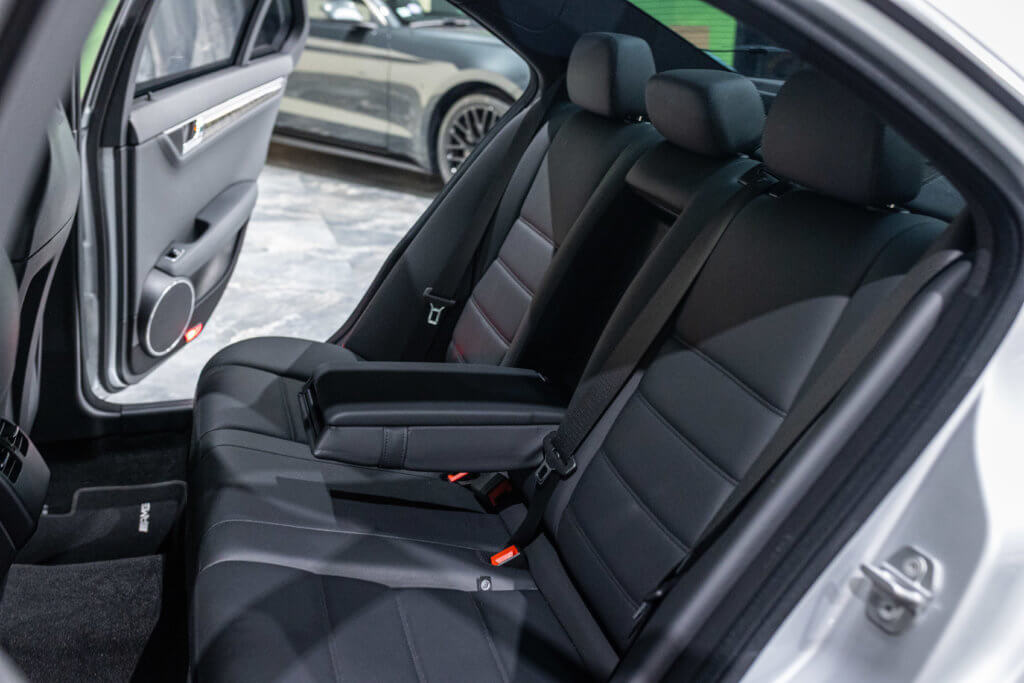 C63 Grise Japon 2 Interieur 30