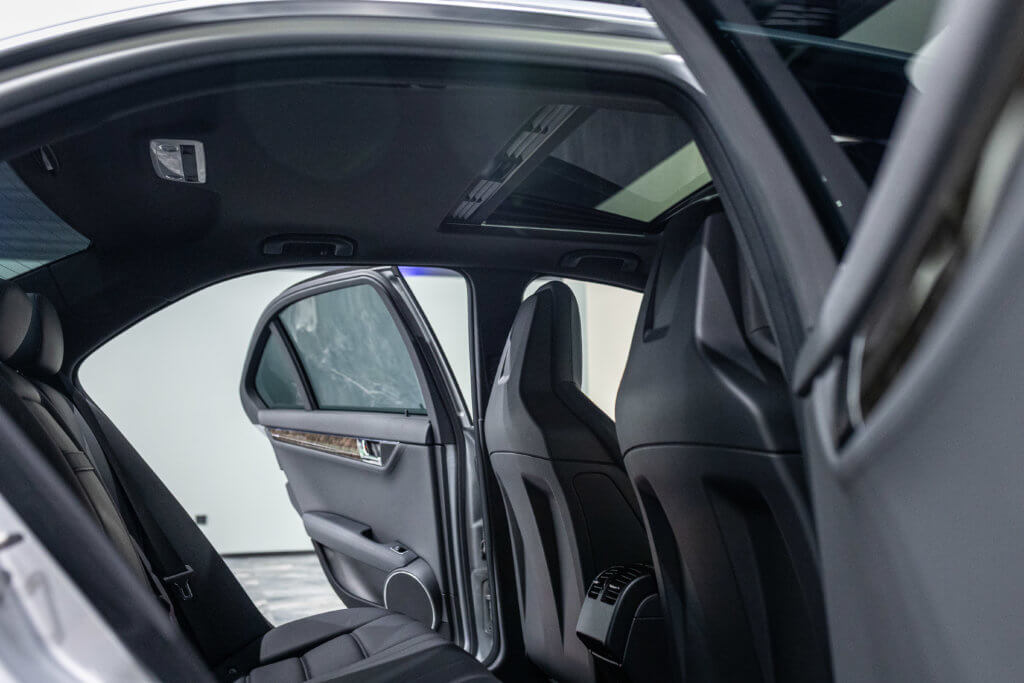 C63 Grise Japon 2 Interieur 32