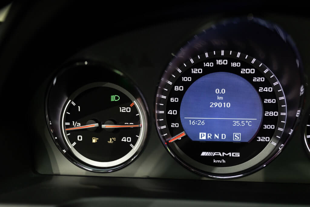 C63 Grise Japon 2 Interieur 36