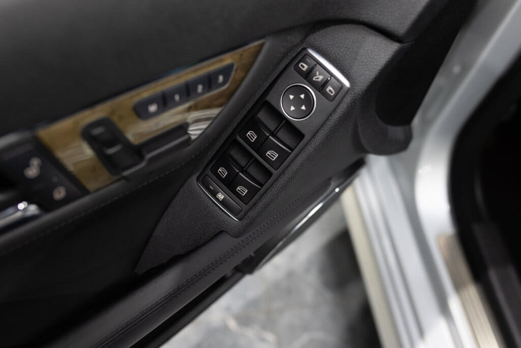 C63 Grise Japon 2 Interieur 4