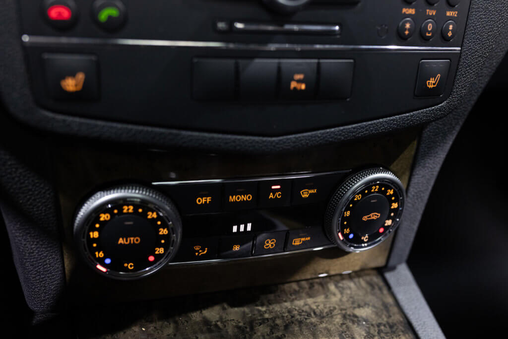 C63 Grise Japon 2 Interieur 43