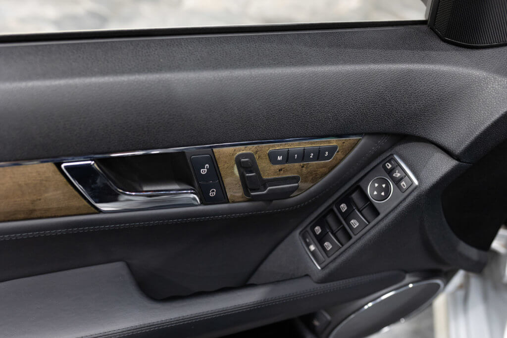 C63 Grise Japon 2 Interieur 5