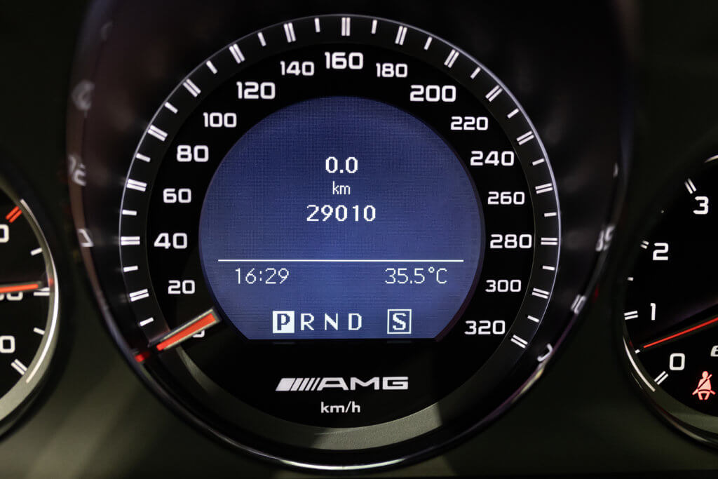 C63 Grise Japon 2 Interieur 56