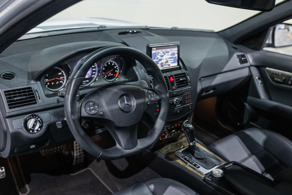C63 Grise Japon 2 Interieur 6