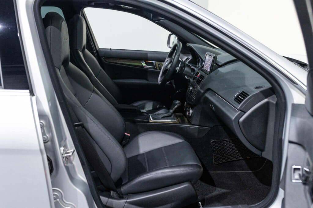 C63 Grise Japon 2 Interieur 7