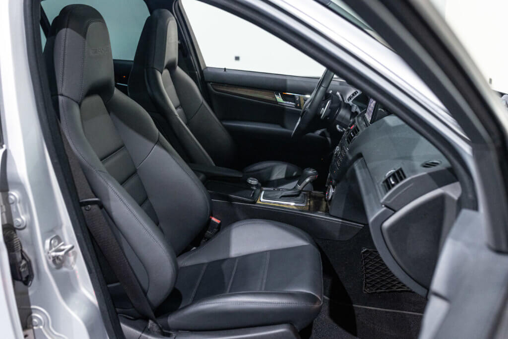 C63 Grise Japon 2 Interieur 8